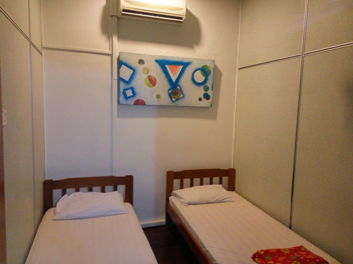 Discovery Cafe And Guesthouse Malacca エクステリア 写真