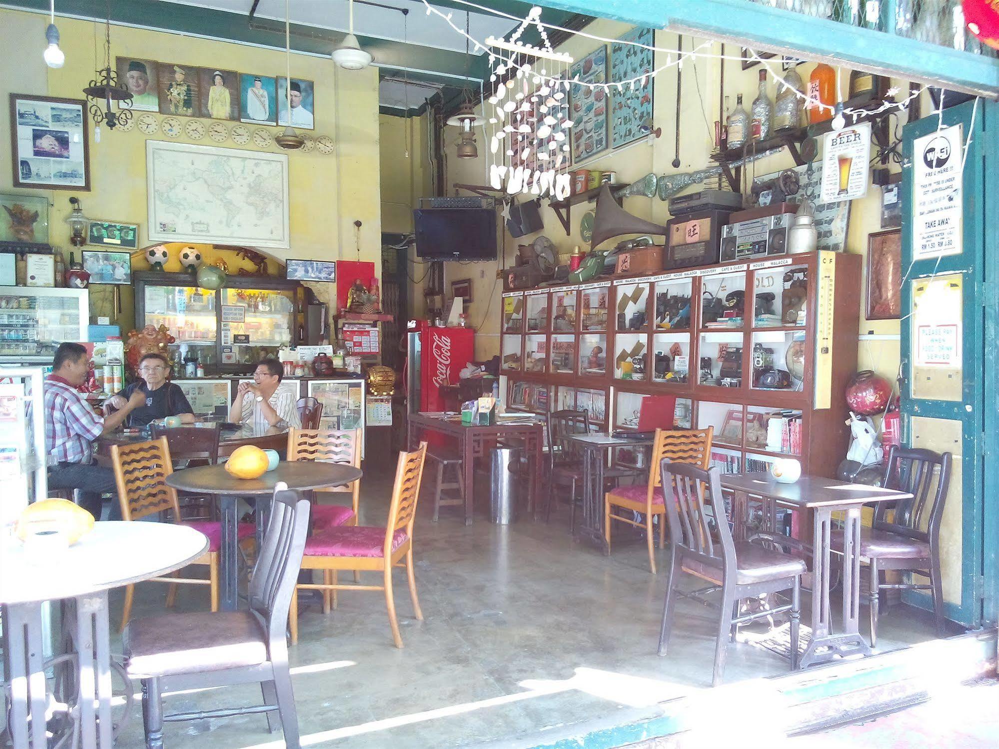 Discovery Cafe And Guesthouse Malacca エクステリア 写真
