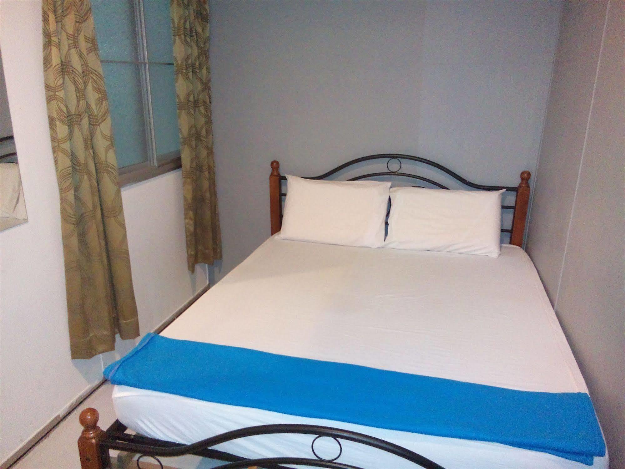 Discovery Cafe And Guesthouse Malacca エクステリア 写真