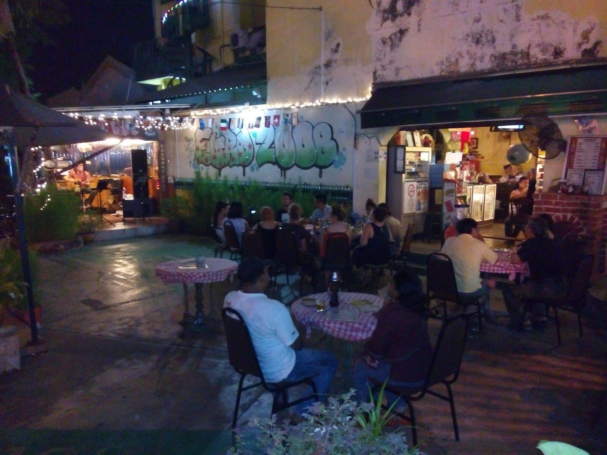 Discovery Cafe And Guesthouse Malacca エクステリア 写真