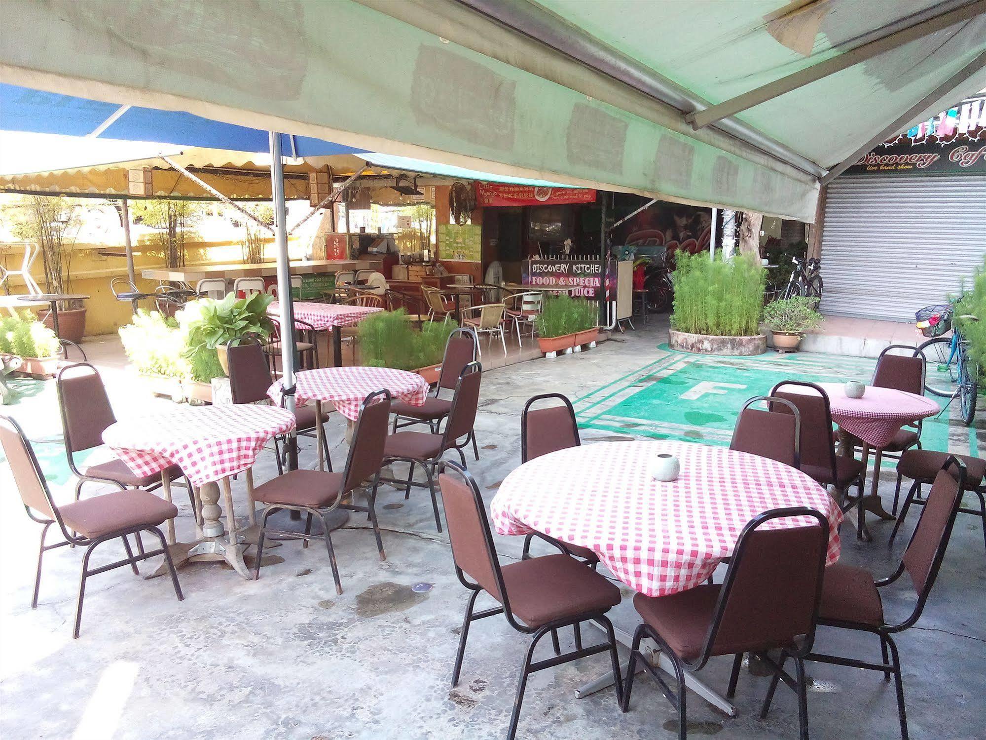Discovery Cafe And Guesthouse Malacca エクステリア 写真