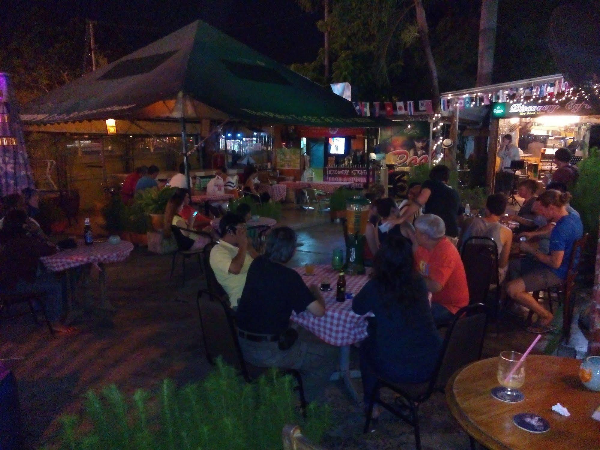 Discovery Cafe And Guesthouse Malacca エクステリア 写真
